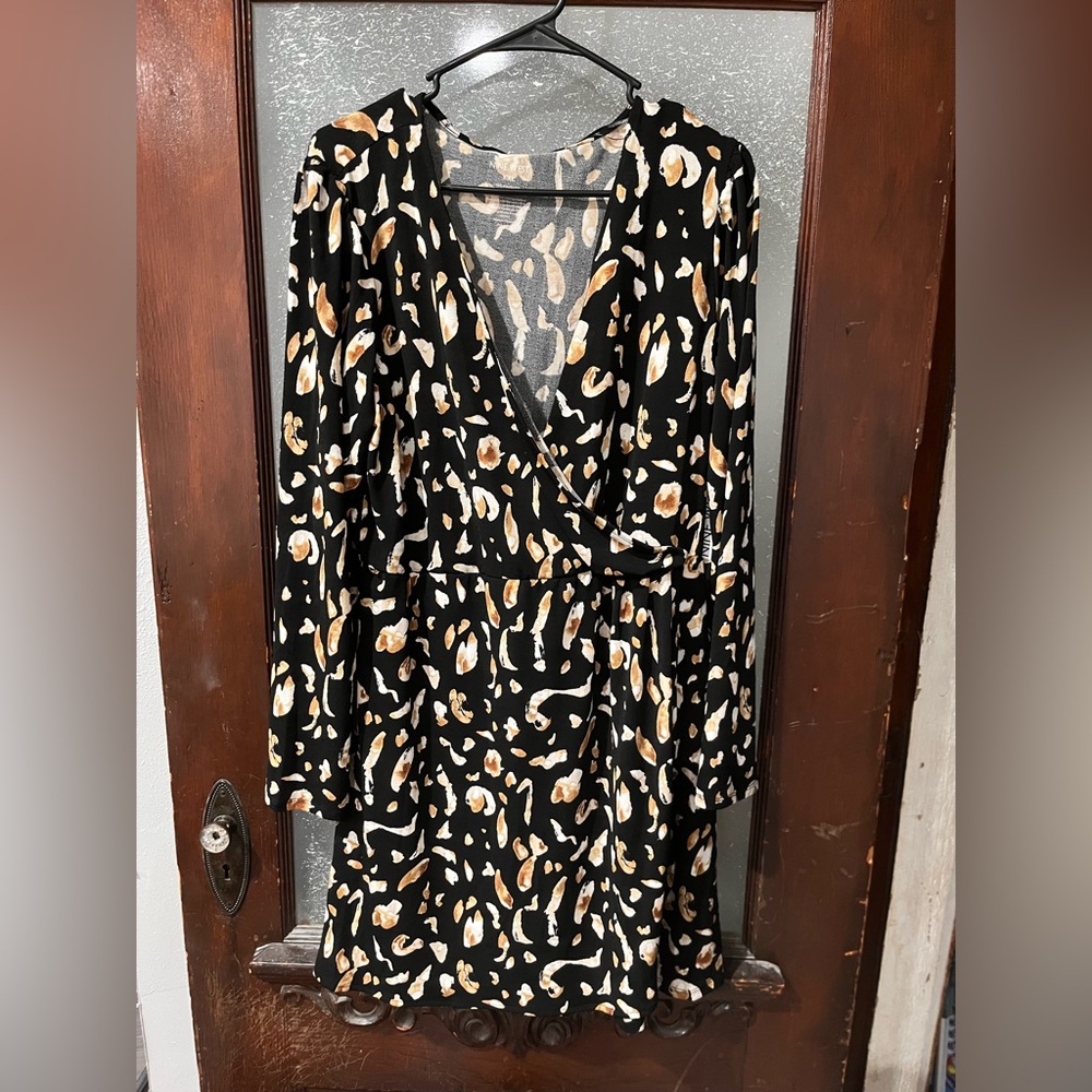 ⚫️Nine West Black and Tan Patterned Long Sleeve Dress